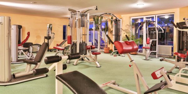 Fitnessstudio-4-Sterne-Wellnesshotel-Schwarzwald-Hotel-Albblick-Custom.jpg