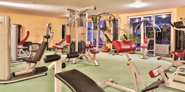 Fitnessstudio-4-Sterne-Wellnesshotel-Schwarzwald-Hotel-Albblick-Custom.jpg