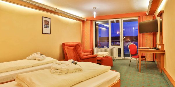 Hotelzimmer-Deluxe-4-Sterne-Wellnesshotel-Schwarzwald-Hotel-Albblick-2-Custom.jpg