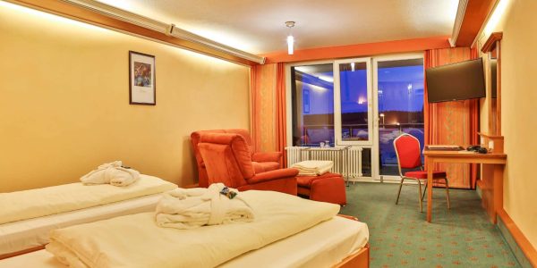 Hotelzimmer-Deluxe-4-Sterne-Wellnesshotel-Schwarzwald-Hotel-Albblick-2-Custom.jpg
