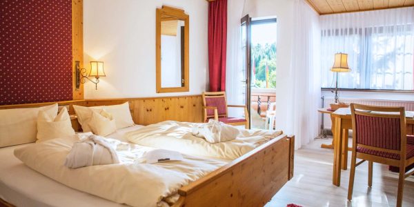 Hotelzimmer-Superior-4-Sterne-Wellnesshotel-Schwarzwald-Hotel-Albblick-Custom.jpg