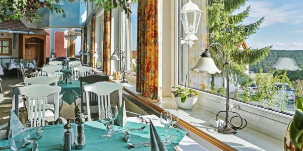 Restaurant-Dorfplatz-4-Sterne-Wellnesshotel-Schwarzwald-Hotel-Albblick-Custom.jpg