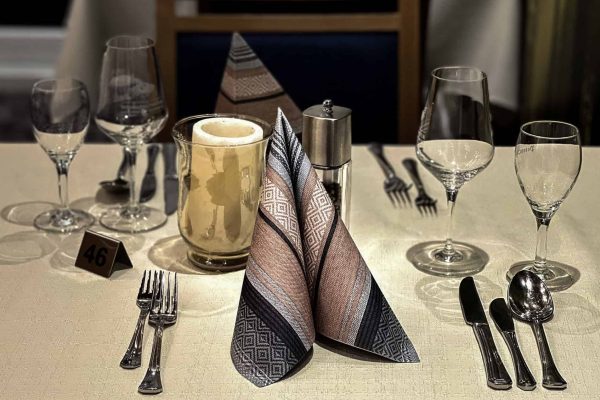 Restaurant-Schwarzwald-Tisch-Wellnesshotel-Hohenrodt-7