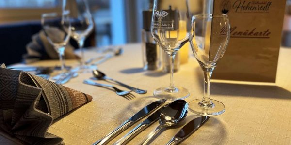 Restaurant-Schwarzwald-Tisch-Wellnesshotel-Hohenrodt-9