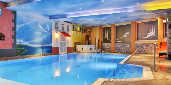 Schwimmbad-4-Sterne-Wellnesshotel-Schwarzwald-Hotel-Albblick-Custom.jpg