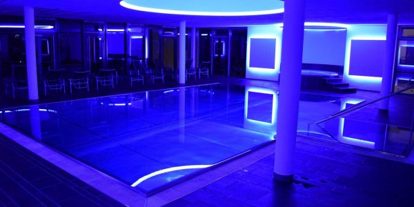 Schwimmbad-Hallenbad-LED-Schwarzwald-Wellnesshotel-Hohenrodt-20