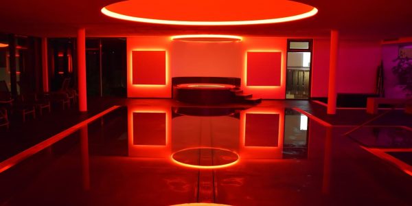 Schwimmbad-Hallenbad-LED-Schwarzwald-Wellnesshotel-Hohenrodt-7