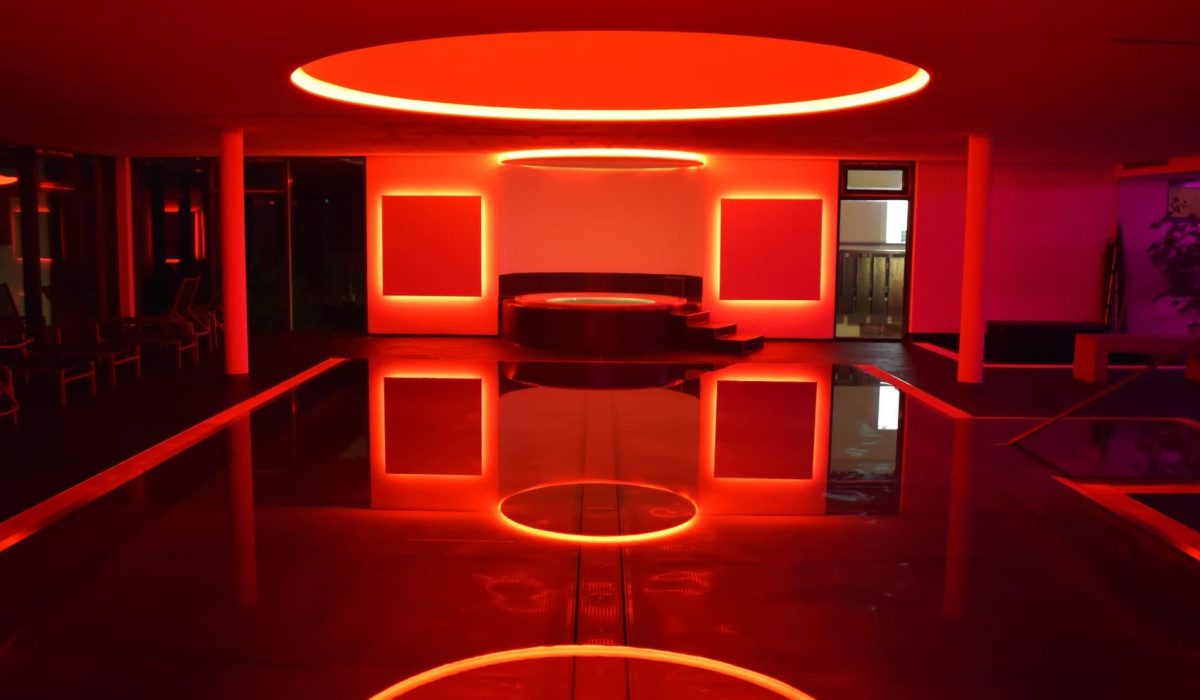 Schwimmbad-Hallenbad-LED-Schwarzwald-Wellnesshotel-Hohenrodt-7