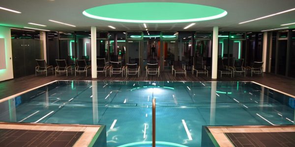Schwimmbad-Hallenbad-LED-Schwarzwald-Wellnesshotel-Hohenrodt-8