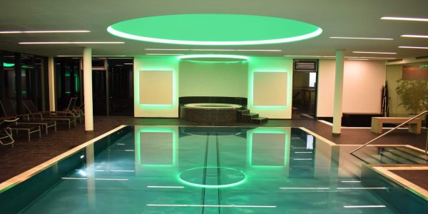 Schwimmbad-Hallenbad-LED-Schwarzwald-Wellnesshotel-Hohenrodt-9