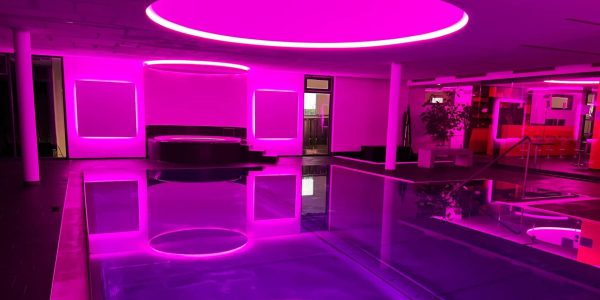 Schwimmbad-Hallenbad-Whirlpool-LED-Schwarzwald-Wellnesshotel-Hohenrodt-15