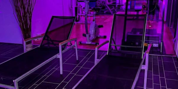 Schwimmbad-Liegen-Schwarzwald-Wellnesshotel-Hohenrodt