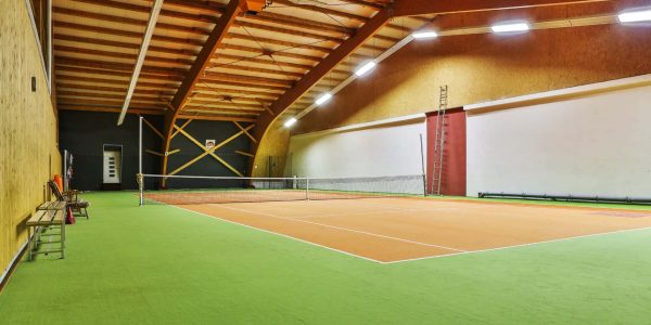 Tennishalle-4-Sterne-Wellnesshotel-Schwarzwald-Hotel-Albblick-Custom.jpg
